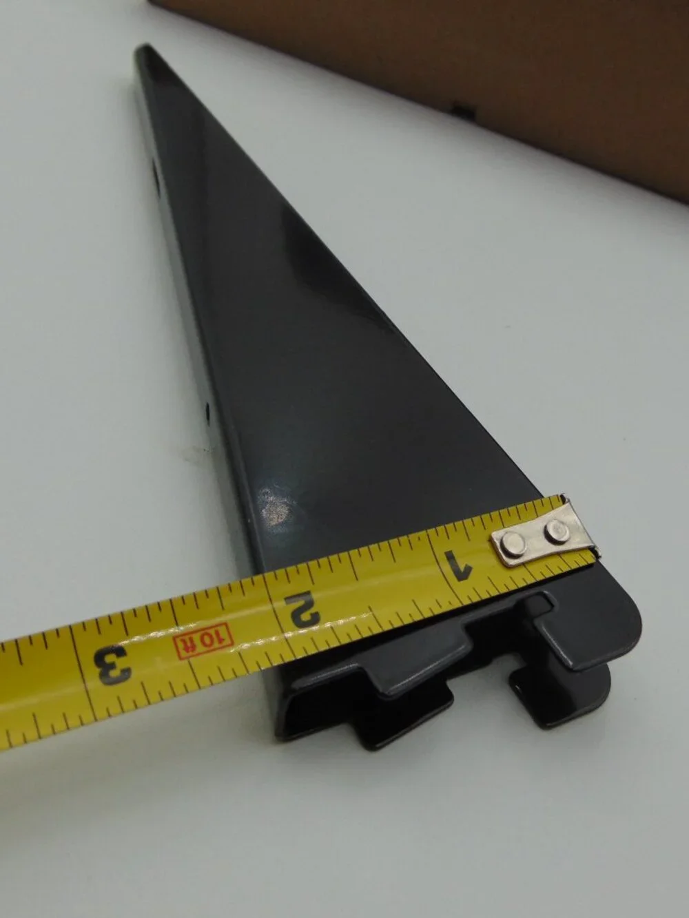 Rubbermaid 9” Twin Track Black Shelf Brackets FG4C0402BLA 16 Pack